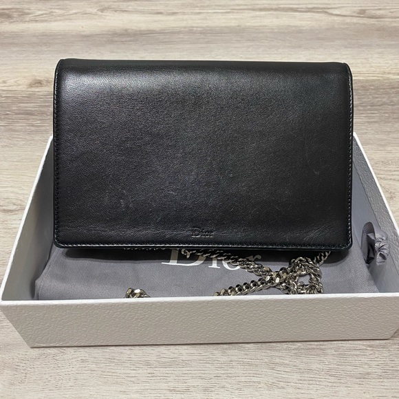 Used - Picture 2 of 12